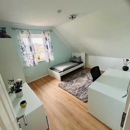 Vier Apartment, Messe Naehe, 9 Personen