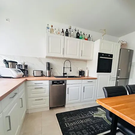 Vier Apartment, Messe Naehe, 9 Personen Laatzen