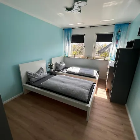 Vier Apartment, Messe Naehe, 9 Personen Apartament