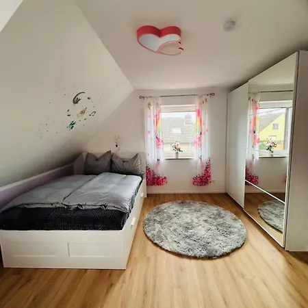 Vier Apartment, Messe Naehe, 9 Personen *